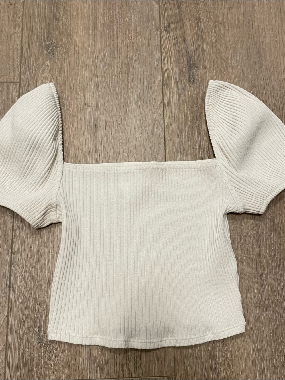 H&M Puffed Sleeve Ribbed Crop Top in Cream
